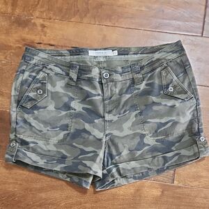 NEW Torrid Women's Green Camouflage Cargo Shorts SIZE 18